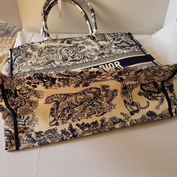 Dior Book Tote Large Size Limited Edition New Blue White Toile de Jouy motif - Picture 7 of 16